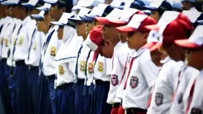 Kabarnya saat ini, banyak anak dengan usia yang tergolong tua, seperti 10, 11, hingga 12 tahun, baru masuk Sekolah Dasar (SD).