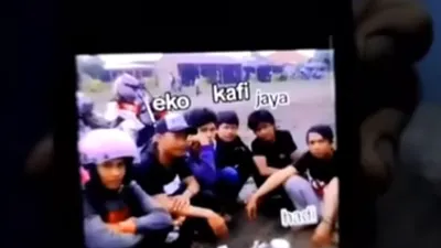 Irpan Setiawan mengatakan bahwa Kahfi dan dirinya beserta keenam terpidana kasus Vina Cirebon tersebut merupakan teman dekat sejak kecil.