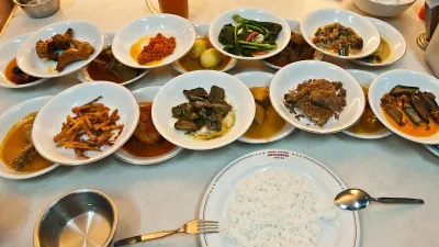 Jakarta ada beberapa rumah makan Padang. Ada Rumah Makan Padang di daerah Jakarta Barat yang menjadi pilihan warga atau rekomendasi.