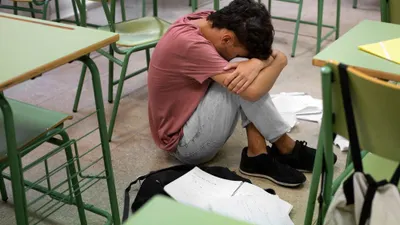 Kebijakan DO ini dilakukan bukan tanpa sebab, ada pertimbangan pencapaian akademis sebelum mahasiswa mendapat hukuman DO.