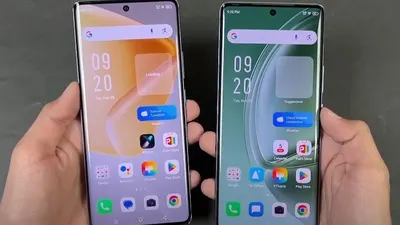Keduanya juga memiliki layar AMOLED 6,78 inci dengan kecepatan refresh 120Hz, tetapi itel memiliki layar yang lebih terang.