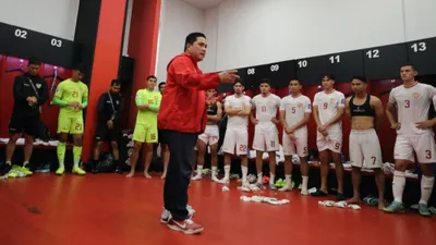 Kekalahan telak Timnas Indonesia dari Jepang, membuat Ketum PSSI Erick Thohir tak berdaya sampai menyatakan kesiapan diri untuk mundur.