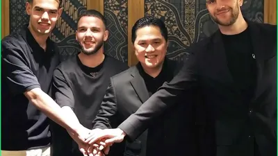 Setelah Maarten Paes (paling kanan), Erick Thohir menegaskan bahwa Calvin Verdonk (pemain NEC Nijmegen) dan Jens Raven (pemain FC Dordrecht) juga sedang dalam proses naturalisasi.
