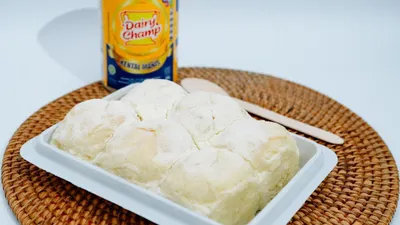 Salah satu tren kuliner yang sedang viral saat ini adalah Milk Bun, roti asal Thailand dengan tekstur lembut dan rasa manis yang memikat.
