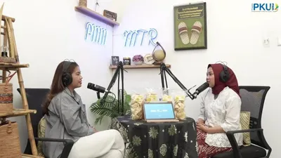 Sudah hampir dua tahun lamanya Putri (Kiri) bekerja sebagai AO di PT PNM dan dinobatkan sebagai salah satu AO Inspiratif.