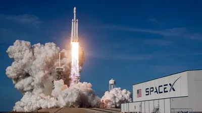 Peluncuran SpaceX sebagai bagian pengembangan teknologi jaringan internet Starlink milik Elon Musk