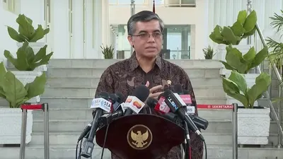 Menteri Ketenagakerjaan Yassierli menyampaikan bahwa pemerintah sangat memperhatikan keberlangsungan perusahaan dan kesejahteraan karyawan Sritex.