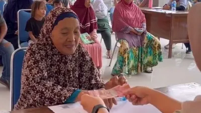 Sejumlah KPM ada yang membagikan cerita kalau dirinya sudah mendapatkan pencairan bantuan sosial senilai Rp 400 ribu.