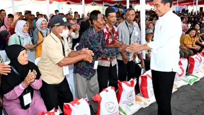 Bocoran bansos yang masih cair usai Jokowi lengser