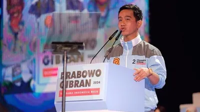 Pemilik akun ini kerap menuliskan hinaan yang ditujukan kepada beberapa pihak, salah satunya kepada Presiden Subianto.