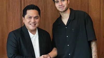 Seharusnya Kevin Diks melakukan sumpah WNI pada Kamis, 7 November 2024. Tapi sebab masalah teknis, hal tersebut harus ditunda.