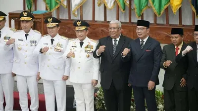 Ridwan Kamil, ketiga dari kanan, ketika purna tugas sebagai Gubernur Jabar, partisipasinya dalam pilgub Jakarta akan membuat jalannya kontestasi semakin sengit.