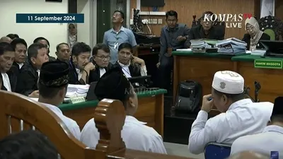 Salah satu terpidana kasus Vina Cirebon yakni Hadi Saputra menjadi perhatian masyarakat yang ikut menyaksikan sidang PK tersebut.