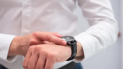 Psikologi Menarik Orang yang Pakai Jam Tangan Sebelah Kanan, Ternyata Punya 10 Kepribadian Unik Ini