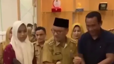Guru Honorer Supriyani dituduh melakukan penganiayaan terhadap anak dari Wali Murid yang notabene anggota kepolisian hingga berujung somasi.