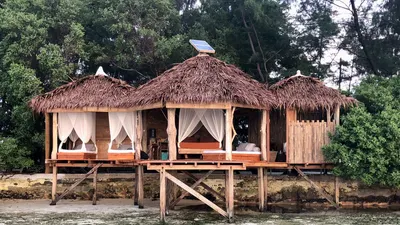 Desa Laguna yang terletak di Pulau Karang Bongkok, Kepulauan Seribu memiliki pantai yang indah dan fasilitas yang lengkap untuk berlibur.