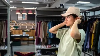 Ilustrasi Kepribadian Melalui Topi Yang Dikenakan 