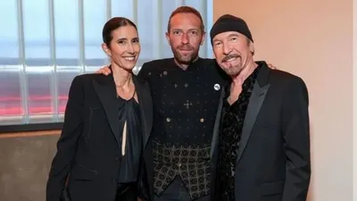 Chris Martin Pakai Kemeja Batik Buatan Brand Lokal Indonesia