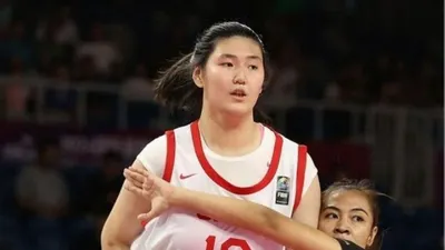 Ziyu Zhang, Pebasket Putri China Bertinggi 220 Cm