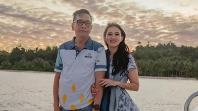 Sherly juga menceritakan kalau suaminya lebih memilih turun menaiki kapal untuk mendengar aspirasi dari masyarakat.