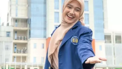 Sistem biaya UKT sendiri merupakan sistem biaya kuliah yang diterapkan di Kampus PTN untuk dibayarkan mahasiswa per semester.