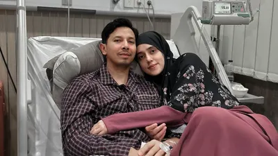 Fairuz A Rafiq setia temani Sonny Septian di rumah sakit