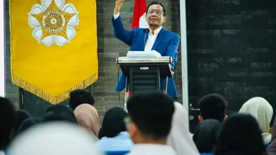 Mantan Menteri Koordinator Bidang Politik, Hukum, dan Keamanan Mahfud MD angkat bicara terkait polemik penggunaan jet pribadi oleh Kaesang Pangarep.