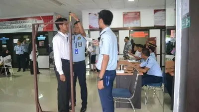 Terdapat syarat toleransi mata yang ada di beberapa sekolah kedinasan.