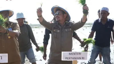 Mantan Menteri Pertanian (Mentan) Syahrul Yasin Limpo (SYL) mendapatkan tuntutan hukuman 12 tahun bui.