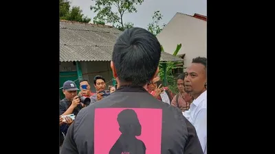 Netizen Tantang Kaesang Berani Pakai Kaos Bertuliskan Adik Fufufafa