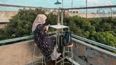Kafe di sekitar stasiun MRT Jakarta.