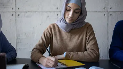 Dalam artikel kali ini kami akan memberikan rekomendasi untuk kamu jurusan kuliah yang cocok untuk kepribadian ambivert.