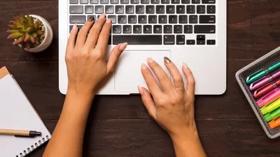 Touchpad sendiri merupakan perangkat khusus yang ada di laptop dengan permukaan khusus yang tujuannya untuk menggerakkan kursor.