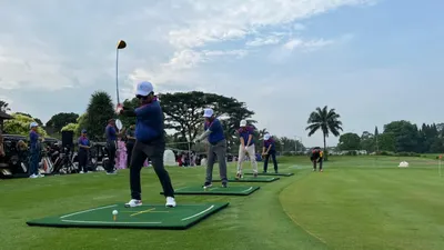 Turnamen tahun ini semakin menarik dengan adanya hadiah-hadiah spesial, termasuk hadiah hole-in-one yang berpotensi membawa pulang lima mobil serta grand prize yang tentunya menambah semangat para peserta untuk tampil maksimal.