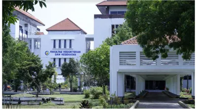 Jalur Golden Ticket ini dikhususkan untuk calon mahasiswa yang mempunyai prestasi di bidang akademik maupun non akademik.