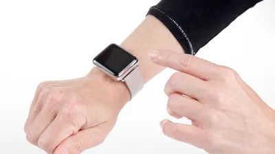 Psikologi Kepribadian Seseorang dari 4 Gaya Memakai Jam Tangan, Pakai di Tangan Kanan Menghadap Atas Tandanya Apa?