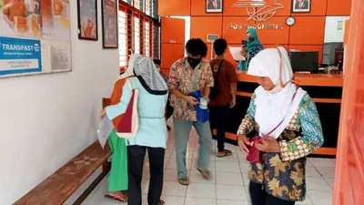 Akhirnya! 2 Bansos Ini Mulai Dicairkan lewat PT Pos, Apakah Kamu Termasuk KPM-nya?