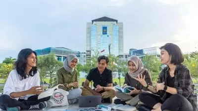 Mahasiswa UNESA