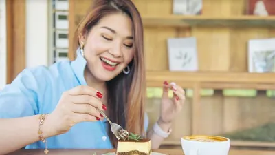 Ilustrasi. Orang yang Suka Makanan Manis
