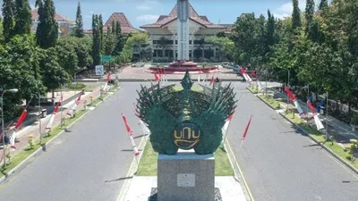 Universitas Negeri Yogyakarta (UNY) | Perguruan tinggi mana sajakah yang memiliki Jurusan Teknik Sipil terbaik di Indonesia versi THE World University Rangkings tahun 2024.