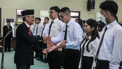 Untuk Kementerian dan Instansi Pusat dialokasikan sebanyak 427.650 formasi yang terdiri 130.414 formasi CPNS dan 297.236 PPPK.