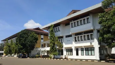 Gedung Kampus IPDN Jakarta | Di artikel ini akan ada informasi mengenai sekolah kedinasan mana sajakah yang memiliki pendaftar paling banyak tahun ini.
