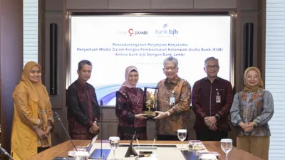bank bjb kembali menorehkan milestone baru pengembangan KUB melalui penandatanganan Perjanjian Kerja Sama (PKS) penyertaan modal dengan Bank Jambi. 