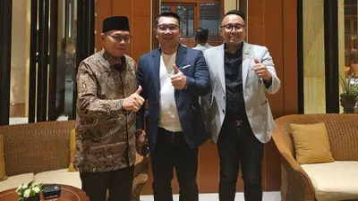 Pasangan KDM-Ahmad Hidayat mendapat dukungan secara lisan dari Ketua PW NU Jawa Barat, KH Juhadi Muhammad.