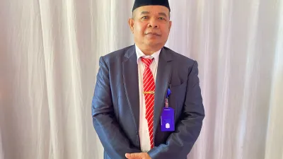 Staf Ahli Bupati Bidang SDM dan Pendidikan, Wenas Rompis berterimakasih atas pertolongan dari Haji Robert dan PT NHM.