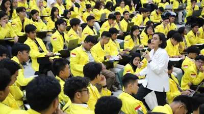 Beri Kuliah Perdana, Menkeu Sebut Ilmu Ekonomi Luar Biasa Penting &amp; Ingatkan Membangun Karakter
