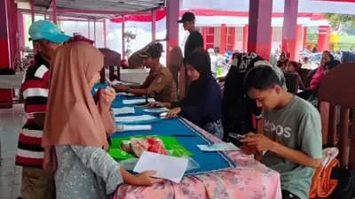 Menurut informasi yang diterima dari para pendamping sosial di berbagai kabupaten dan kota, bantuan BPNT masih berada di tahap SPM.