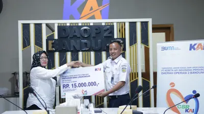 KAI Daop 2 Berikan Bantuan TJSL ke Masyarakat Jawa Barat, Fokus pada Ibadah dan UMKM