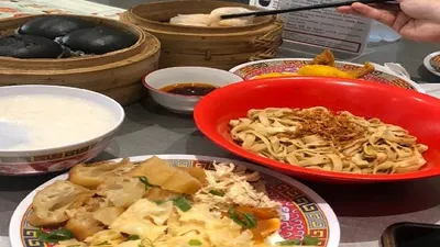 Jakarta Selatan memiliki beragam pilihan kuliner hits dari Dari hidangan Nusantara hingga kuliner Internasional. 