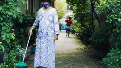 8 Karakter Ibu Rumah Tangga yang Kuat Mental dan Tahan Omongan Julid Tetangga